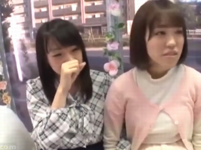 友達同士の素人2人をナンパ→目の前で右の巨乳娘が男優にハメられてドン引きする友達ｗ