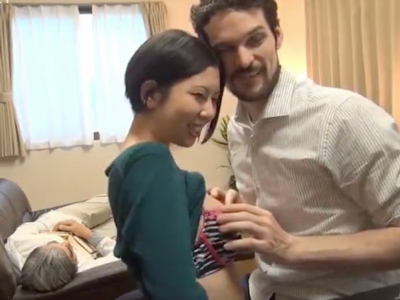 「大っきぃッ！」ホームステイ中の留学生ちんぽにマジイキする母親と娘