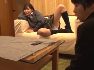 母親がいるのにパンチラ全開で誘惑してくるＪＫ→鞄に忍ばせていたAVの通りに同級生を抜いてあげる痴女