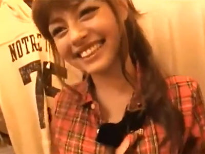 笑顔の可愛いハーフ美女とこっそりハメ→ザーメンぶっかけ
