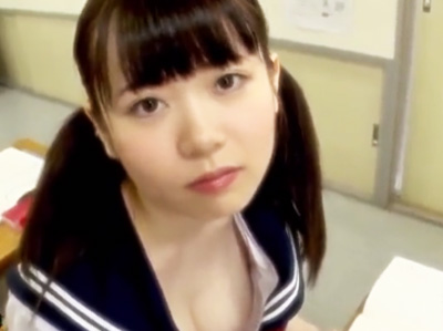 真っ白なマシュマロおっぱいで男子を興奮させてしまう美少女JKが制服を剝ぎ取られ犯されちゃうｗｗｗ