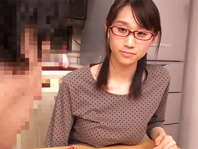 モテずにため込み過ぎた男がついに地味メガネママのおっぱいに発情するｗｗｗ