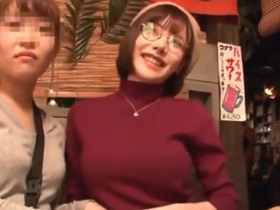 挨拶代わりと言わんばかりに居酒屋でフェラ抜きキメた淫乱めがね